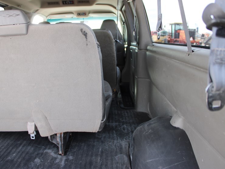 2001-chevrolet-express-3500-image-24