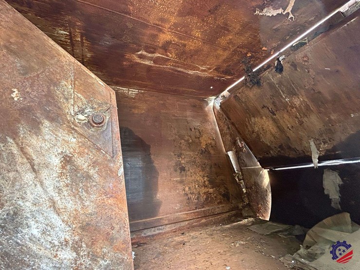 2013-ud-ud3300-s/a-garbage-truck-image-42