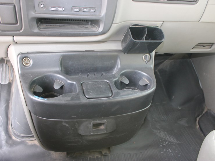 2001-chevrolet-express-3500-image-32