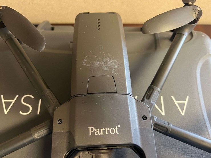 parrot-anafi-usa-foldable-drone-with-4k/thermal-camera-image-9