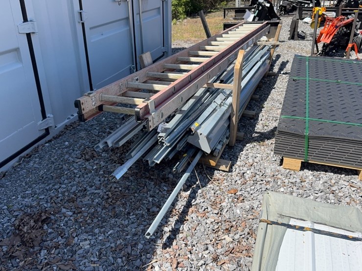 #6042-•-bundle-of-metal-rails-image-1