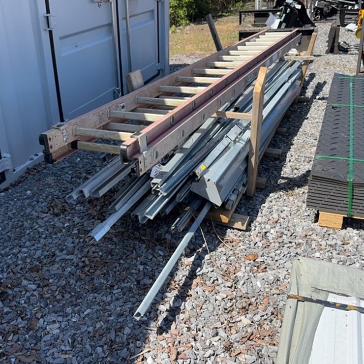 #6042 • BUNDLE OF METAL RAILS