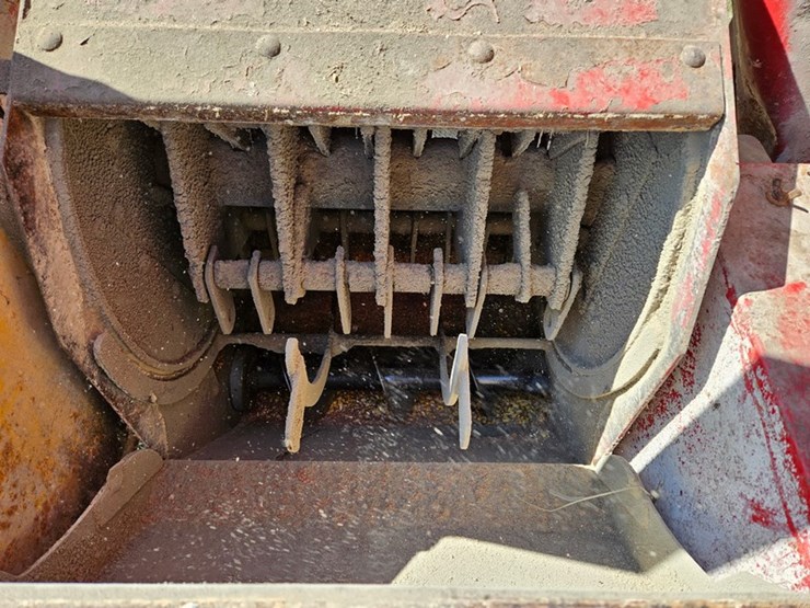 new-holland-355-image-12