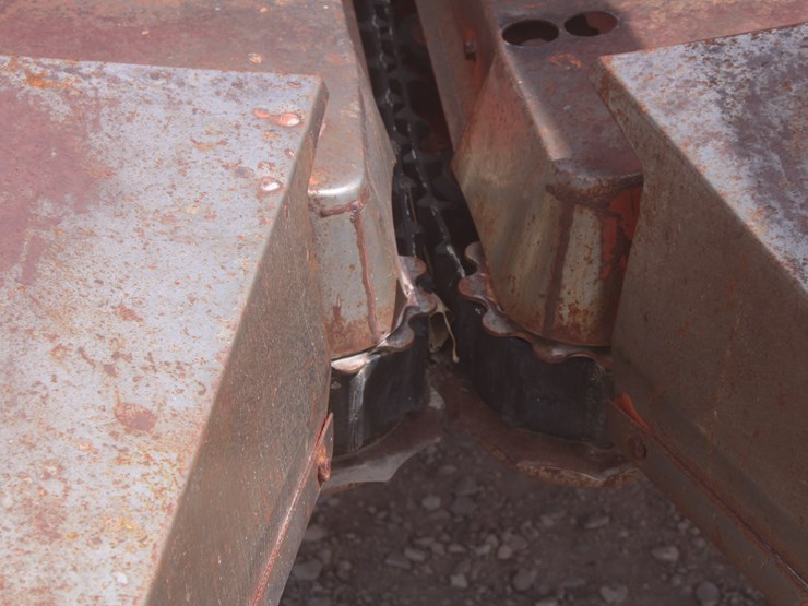 international-830-image-28