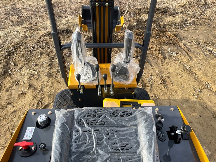 #1042-•-new-ats-rt12r-mini-excavator-image-11