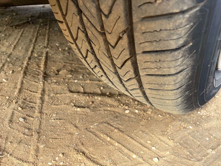 2019-nissan-versa-sv-4-door-sedan-(114,431-miles)-image-19