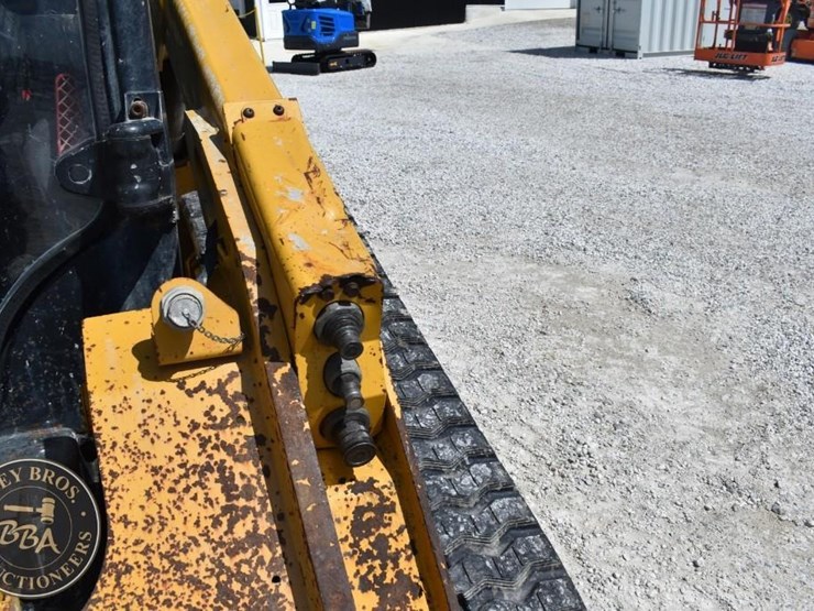 2020-caterpillar-289d3-image-17