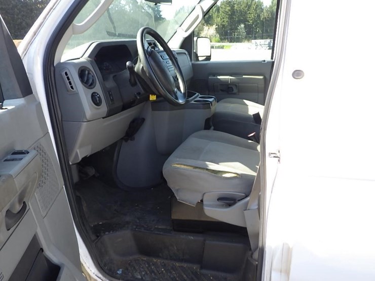 2013-ford-cargo-image-21