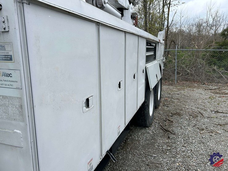 2009-international-7400-image-32