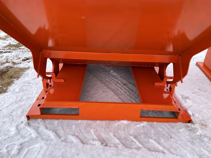 #2002-•-2-yard-self-dumping-hopper-image-10