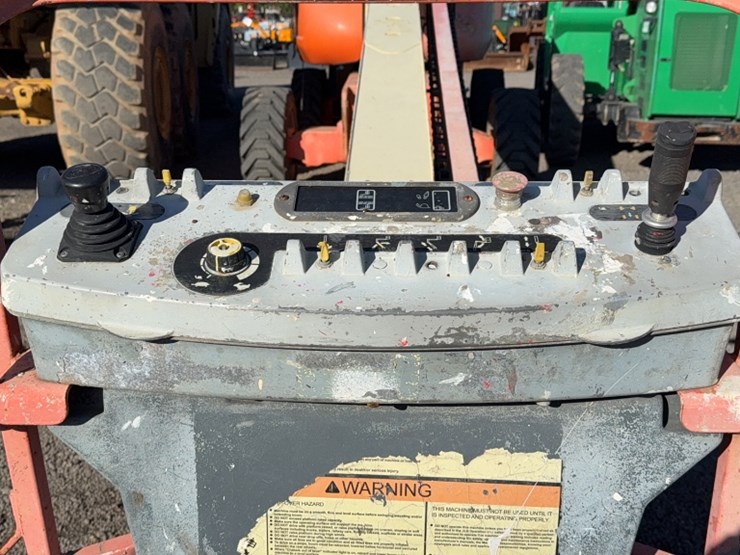 2002-jlg-800s-image-4