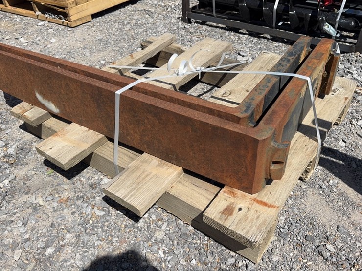 #6091-•-set-of-42"-pallet-forks-image-2