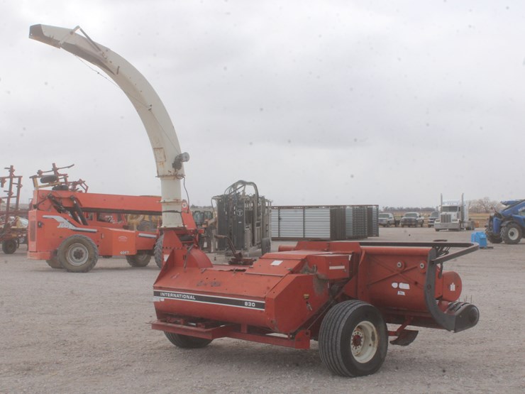 international-830-image-6