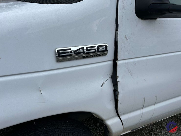 2017-ford-e450-image-17