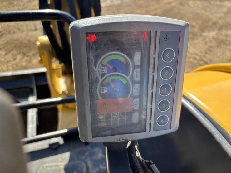 2015-caterpillar-305.5e2-cr-image-30