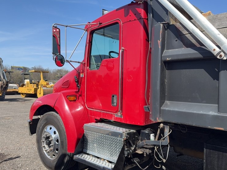 2003-kenworth-t300-image-12