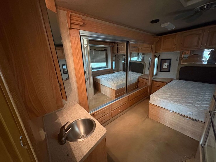 2007-freightliner-alfa-diesel-pusher-motorhome-(37,286-miles)-image-34