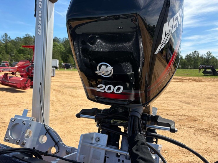 2005-triton-tr-196-w/-tandem-axle-boat-trailer-image-23