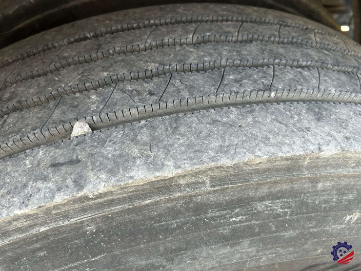 2013-ud-ud3300-s/a-garbage-truck-image-15