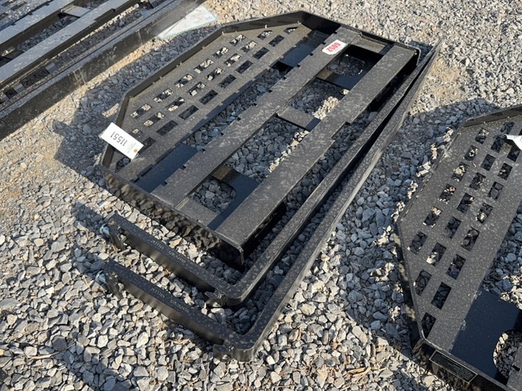 #6052-•-future-48"-skid-steer-pallet-forks-image-2