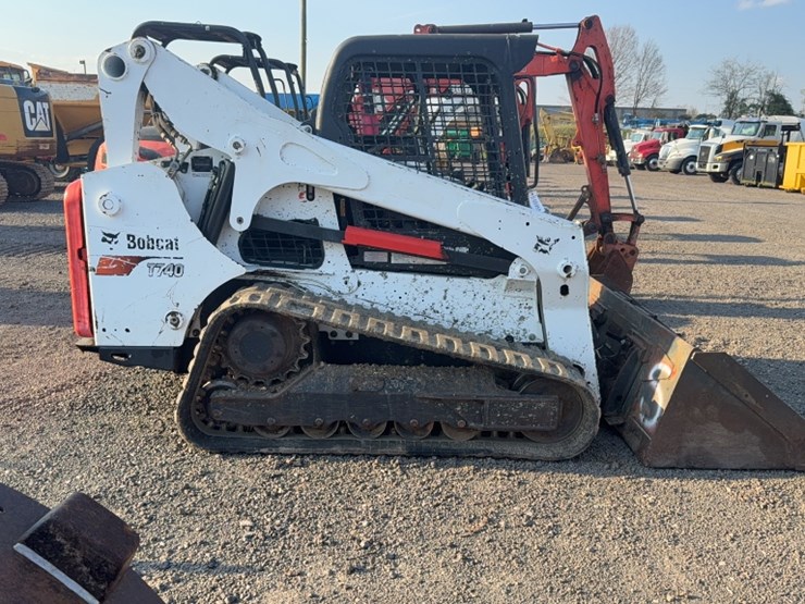 2017-bobcat-t740-image-4