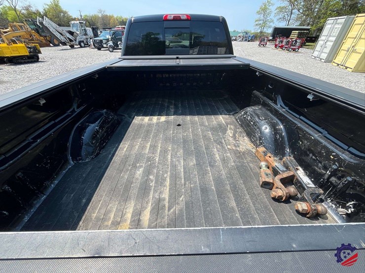 2015-gmc-3500-image-34