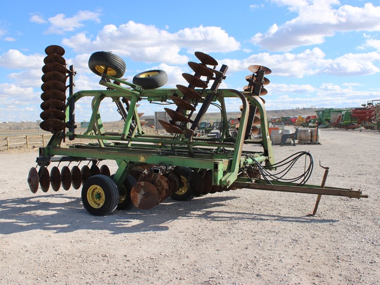 john-deere-235-image-6