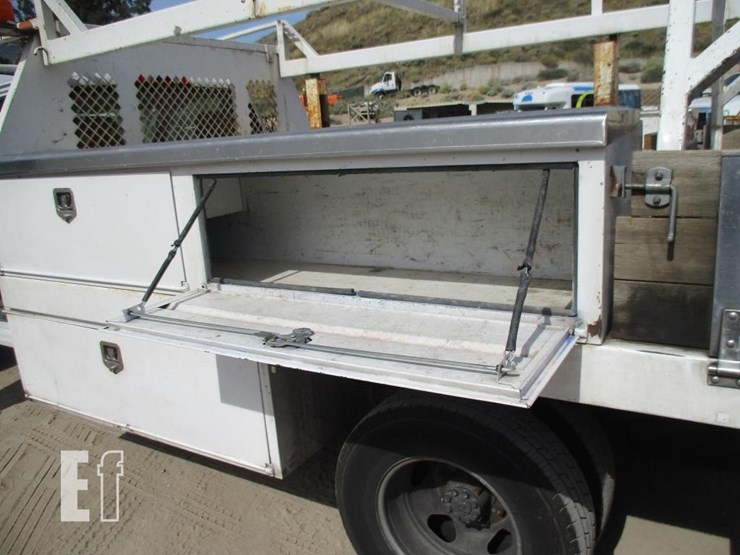 2017-chevrolet-3500hd-image-13