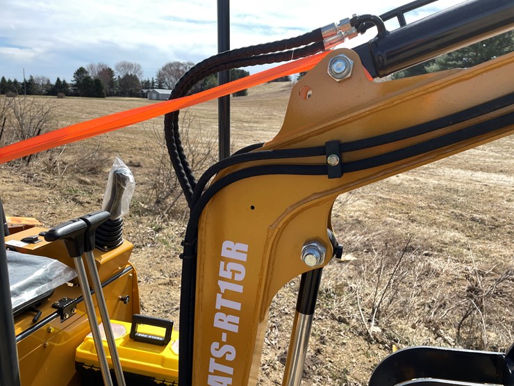 #901-•-new-land-hero-me18-mini-excavator-image-22