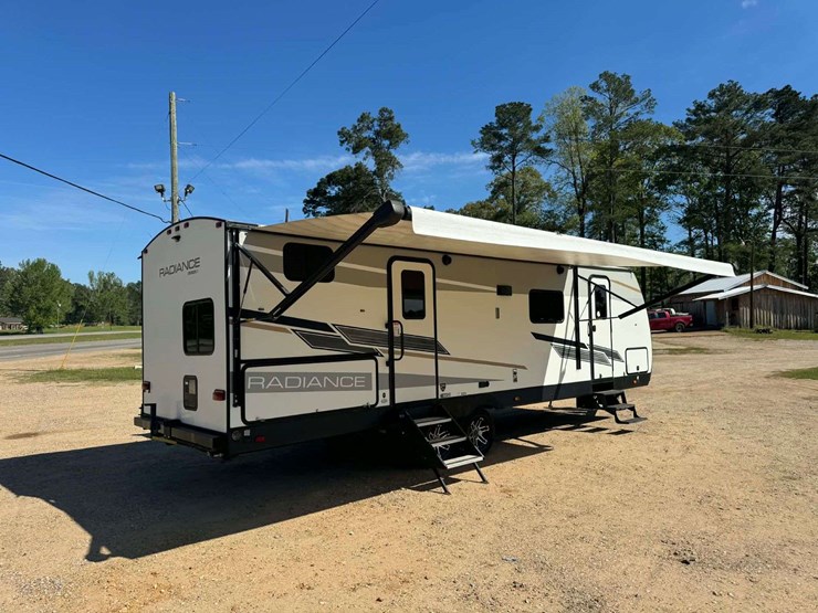 2021-radiance-28bh-bumper-pull-camper---bunks-image-17