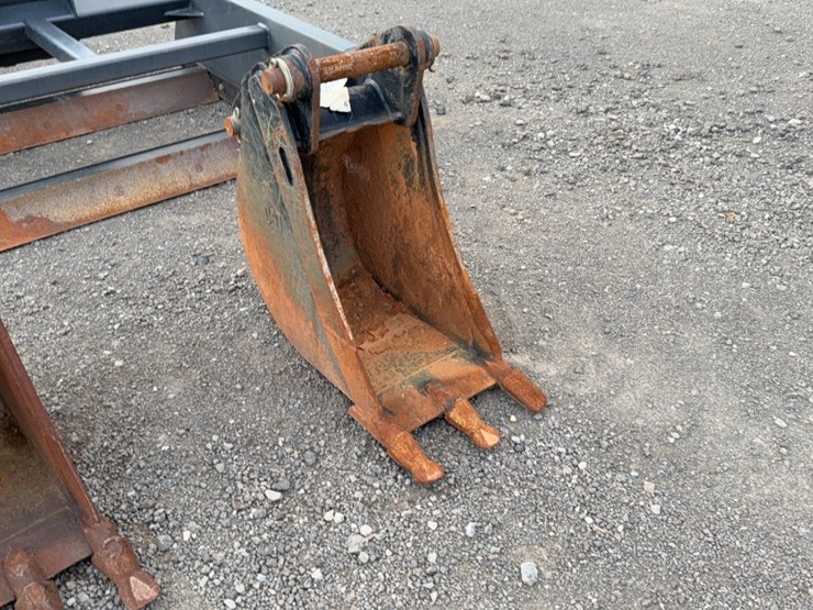 2007-caterpillar-16-image-2