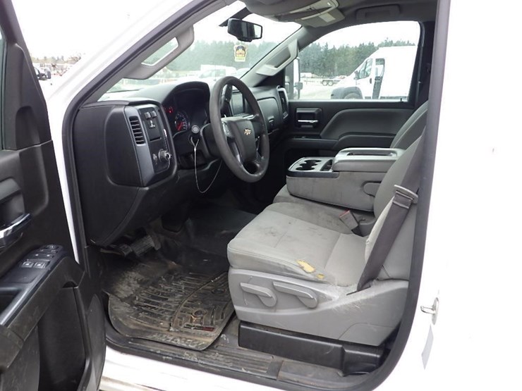 2017-chevrolet-2500-image-24