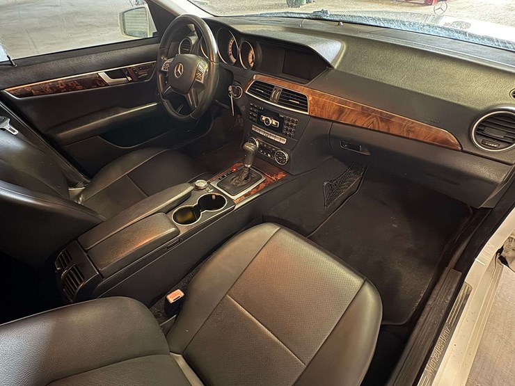 2013-mercedes-benz-c250-4-door-sedan-(123,035-miles)-image-22