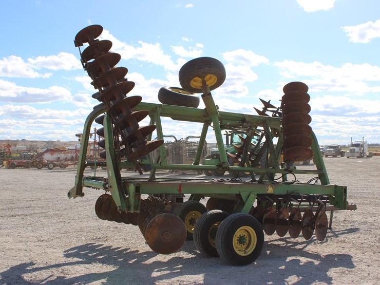 john-deere-235-image-5