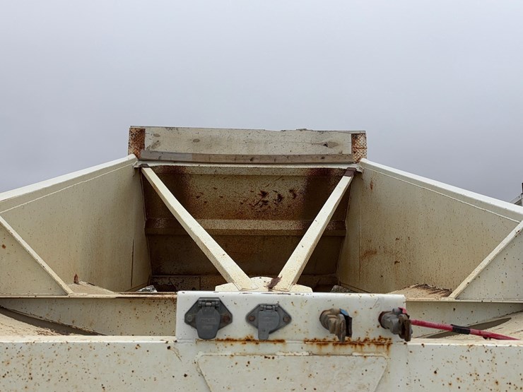 2010-dakota-belly-dump-trailer-image-15