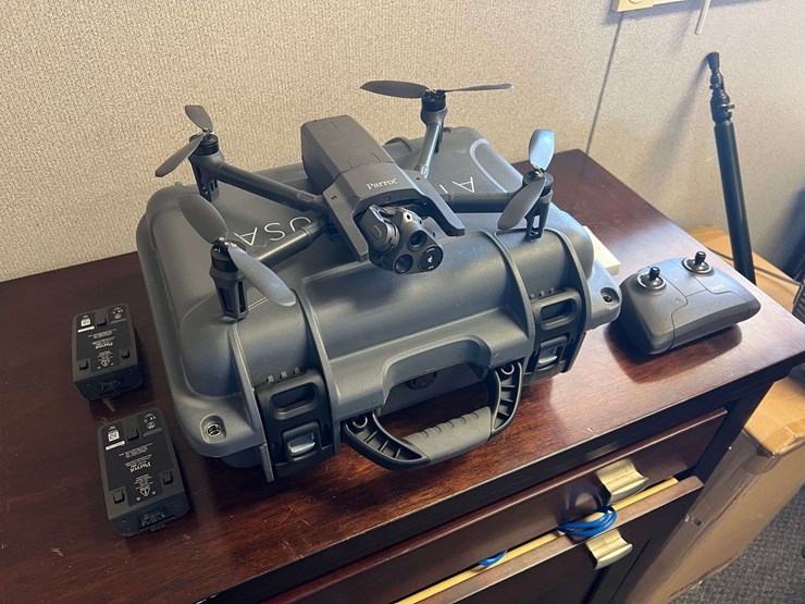 parrot-anafi-usa-foldable-drone-with-4k/thermal-camera-image-4