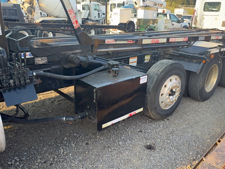 2013-caterpillar-ct660-image-10