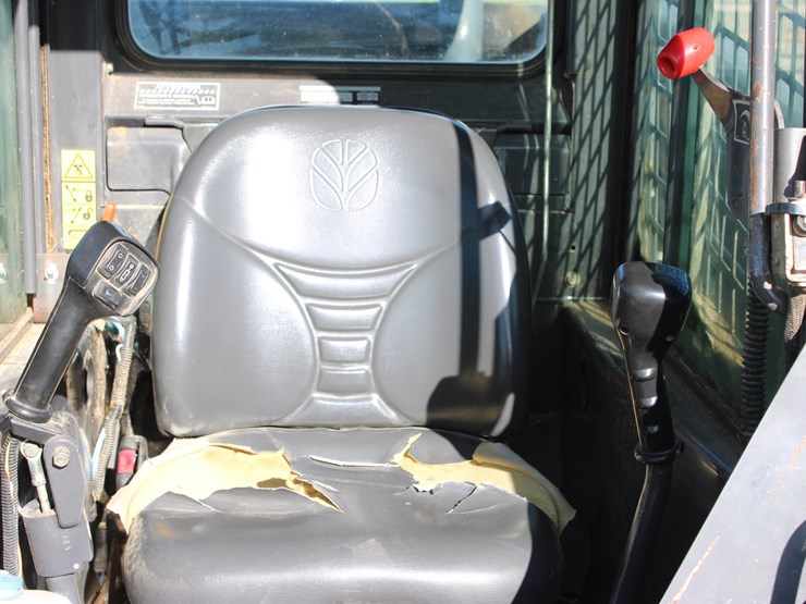 new-holland-ls190-image-42