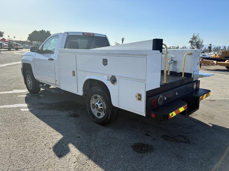 2016-chevrolet-silverado-2500-image-4