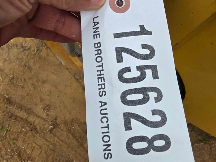 2015-caterpillar-cb24b-image-9