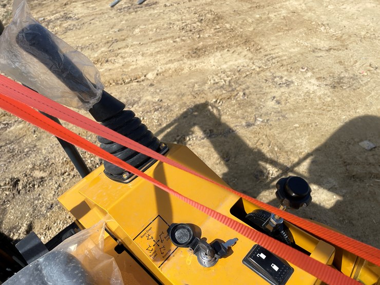 #901-•-new-land-hero-me18-mini-excavator-image-9