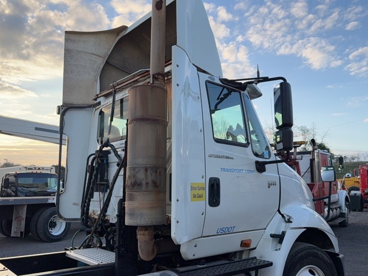 2007-international-8600-image-6