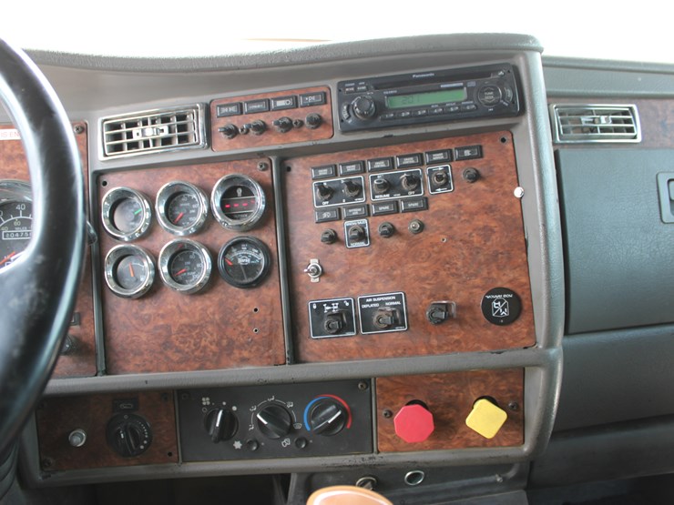 2004-kenworth-t800-image-46