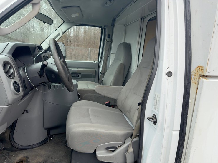 2011-ford-e350-image-17