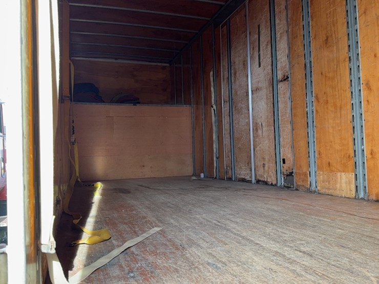 1998-freightliner-fl70-image-9