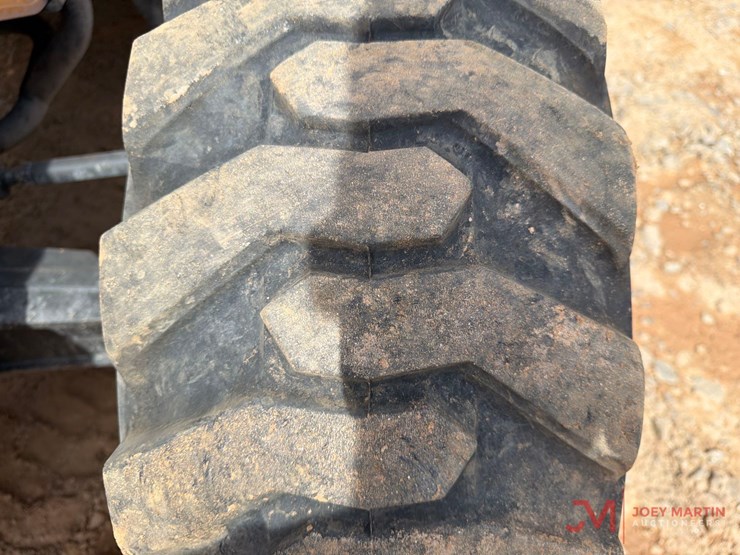 2019-case-586h-image-14