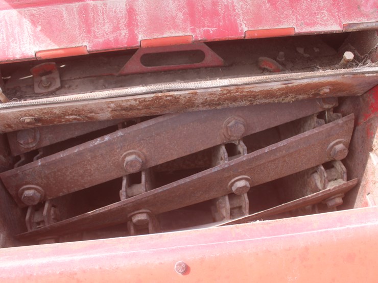 international-830-image-26