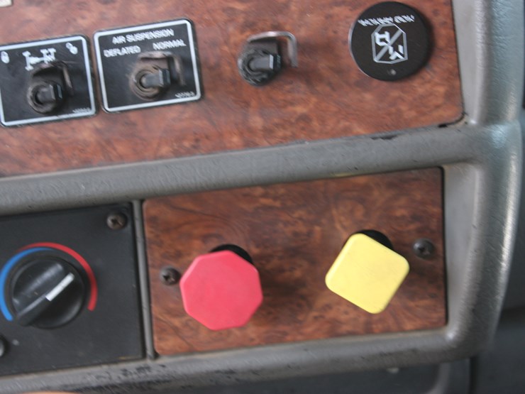 2004-kenworth-t800-image-48