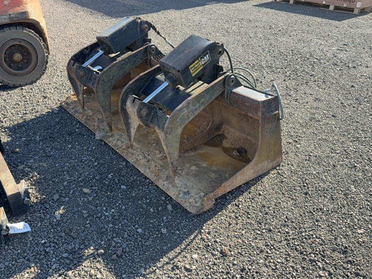 #2092-•-cat-72"-skid-steer-2-cylinder-grapple-bucket-image-2