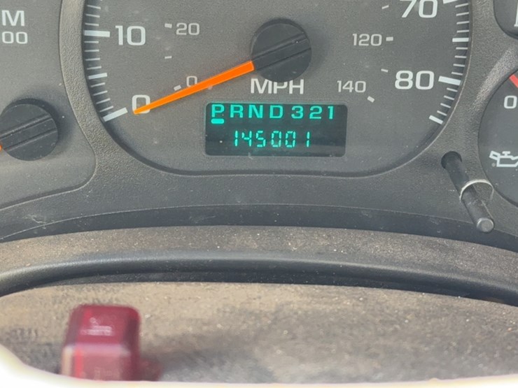 2004-gmc-5500-image-25